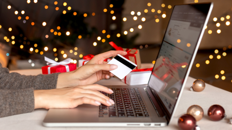 Holiday 2025 shopping trends and insights from moneris data